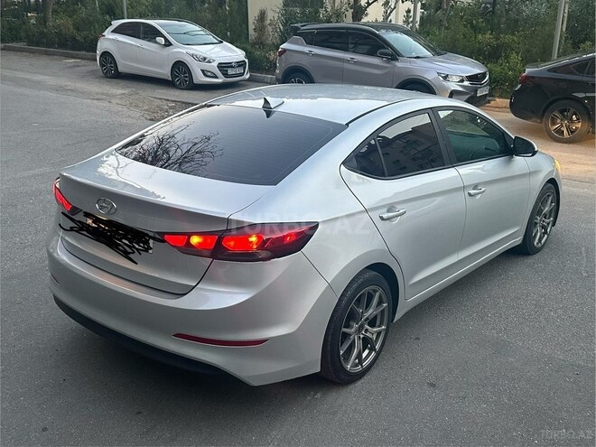 Hyundai Elantra-2