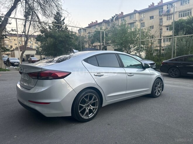 Hyundai Elantra-5