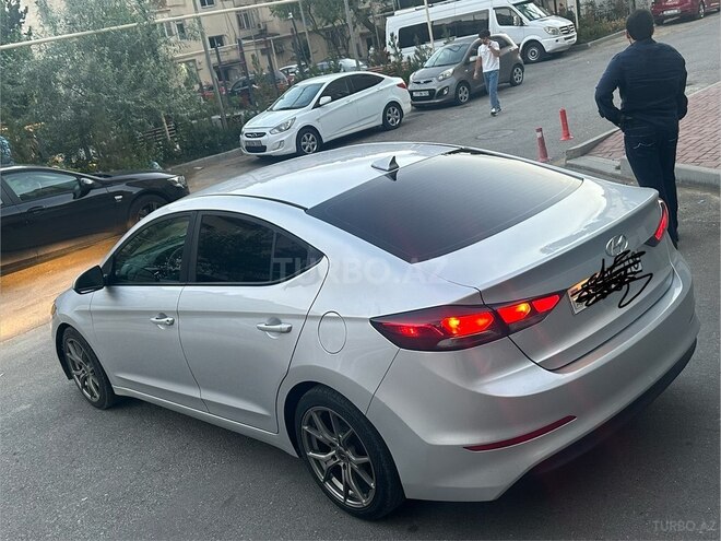 Hyundai Elantra-3