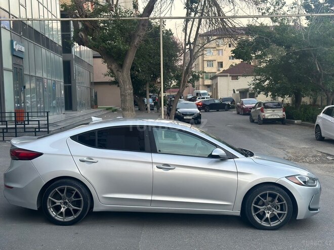 Hyundai Elantra-6