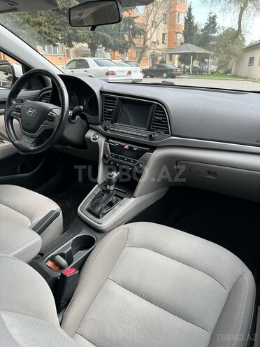 Hyundai Elantra-8