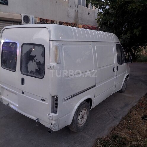 Ford Transit-3