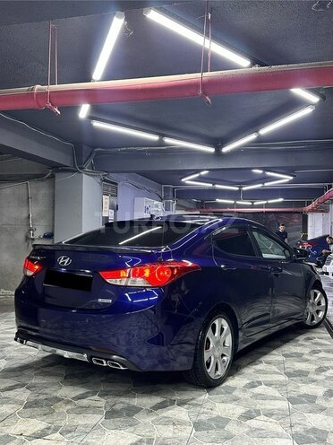 Hyundai Elantra-3