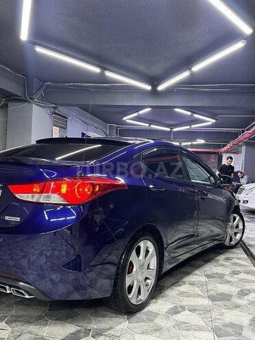 Hyundai Elantra-4