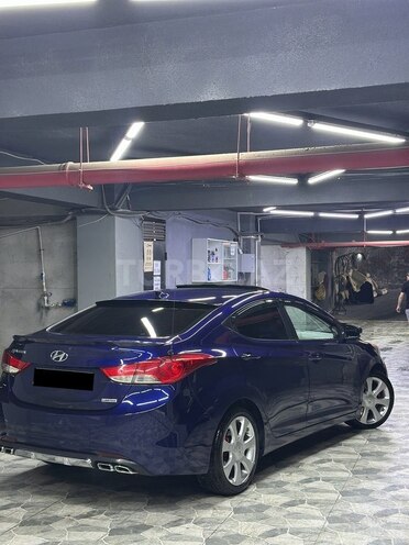 Hyundai Elantra-6