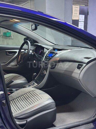Hyundai Elantra-10