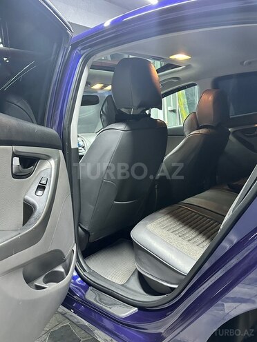 Hyundai Elantra-15