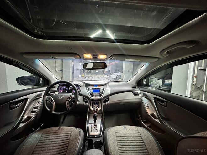 Hyundai Elantra-14
