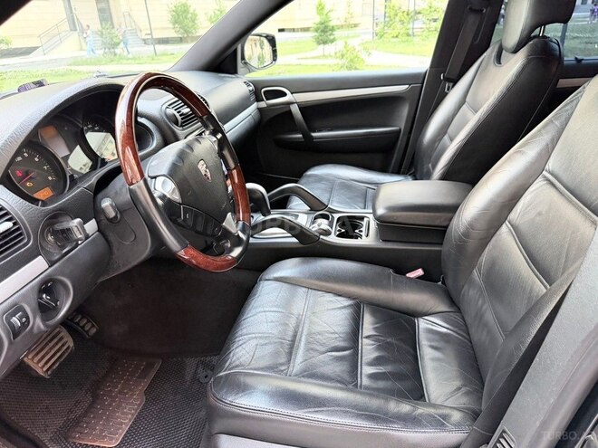 Porsche Cayenne-11