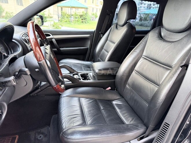 Porsche Cayenne-12