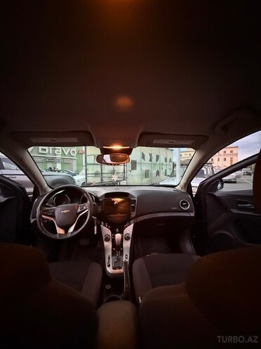 Chevrolet Cruze-13