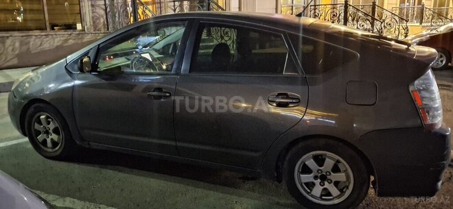 Toyota Prius-4