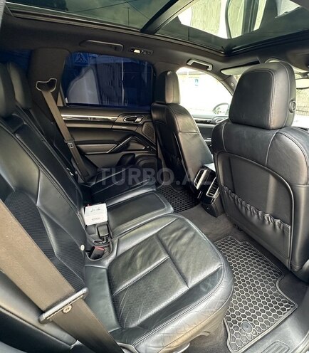 Porsche Cayenne-6