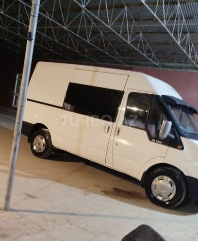 Ford Transit-8