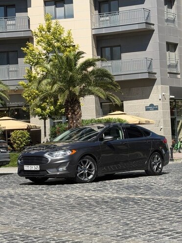 Ford Fusion-3
