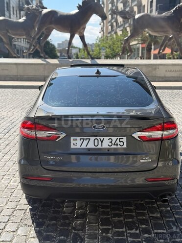 Ford Fusion-8