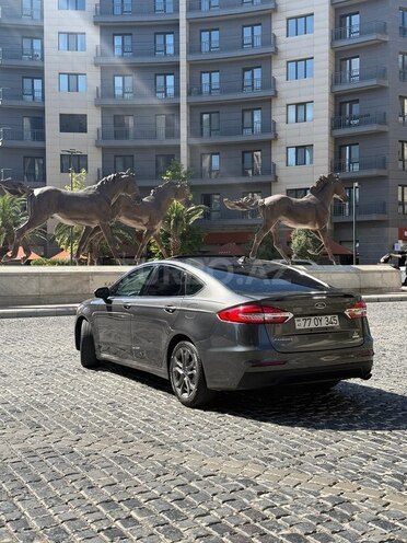 Ford Fusion-10