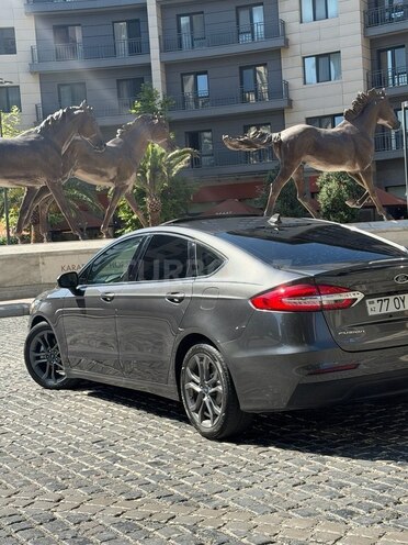 Ford Fusion-6