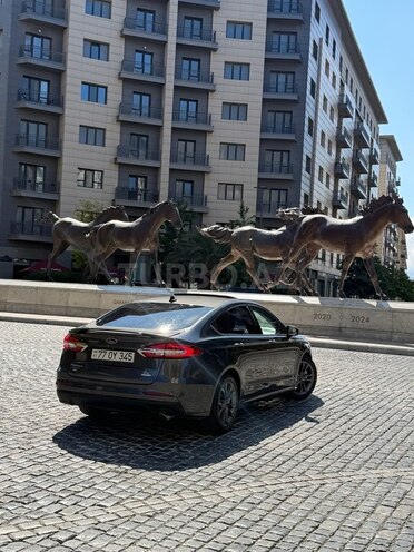 Ford Fusion-11