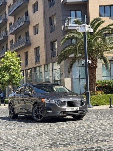 Ford Fusion-1
