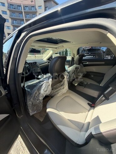 Ford Fusion-16