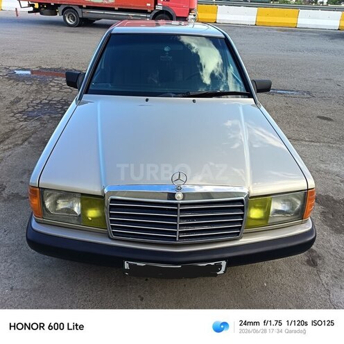 Mercedes 190-1