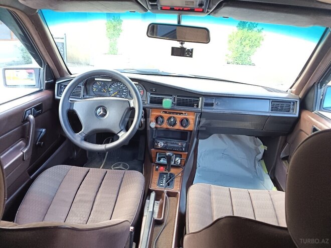 Mercedes 190-9