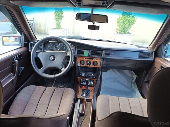 Mercedes 190-8