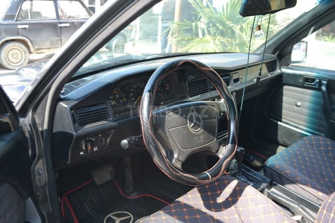 Mercedes 190-2