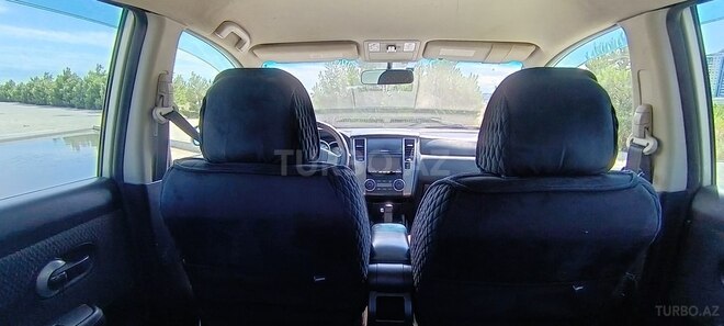 Nissan Tiida-13