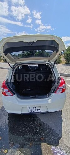 Nissan Tiida-12