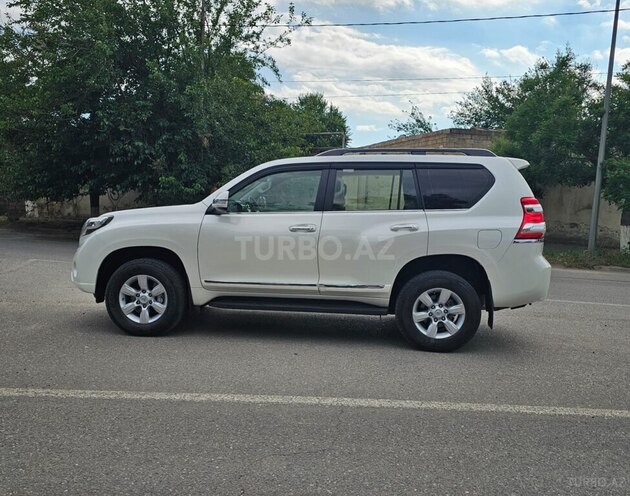 Toyota Land Cruiser Prado-5