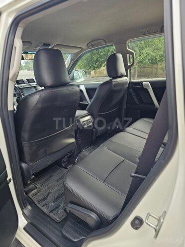Toyota Land Cruiser Prado-12