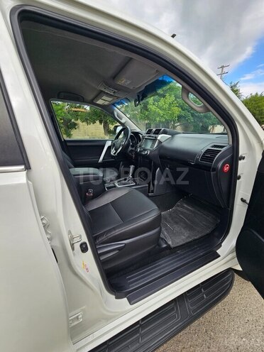 Toyota Land Cruiser Prado-13