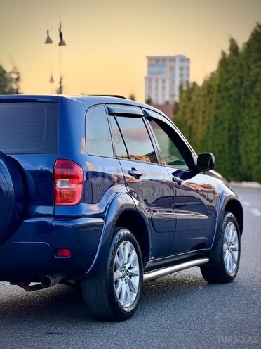 Toyota RAV4-8