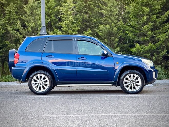 Toyota RAV4-9