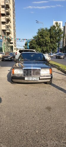 Mercedes 220 E-2