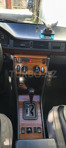 Mercedes 220 E-12