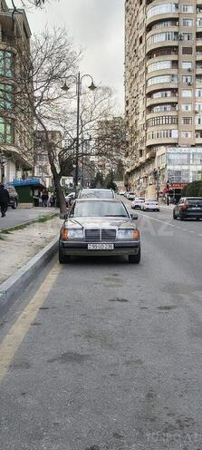 Mercedes 220 E-1