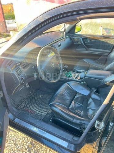 Mercedes E 320-4