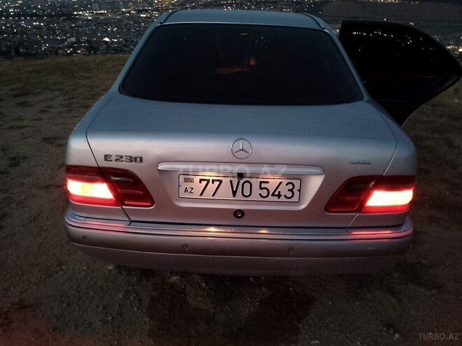 Mercedes E 230-3
