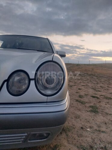 Mercedes E 230-2