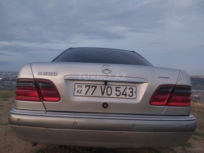 Mercedes E 230-9