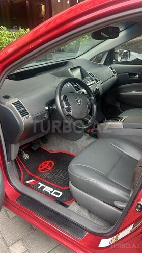 Toyota Prius-12