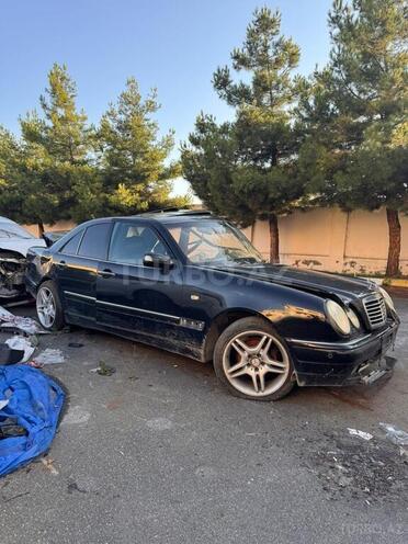 Mercedes E 230-4