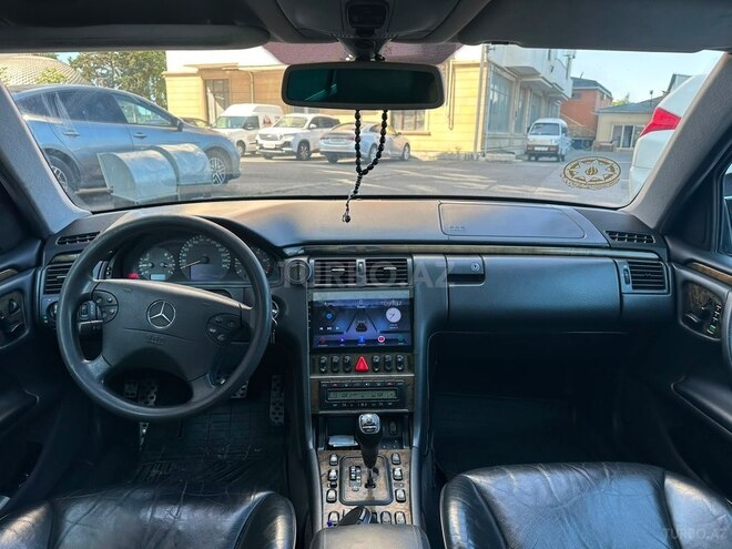 Mercedes E 320-5