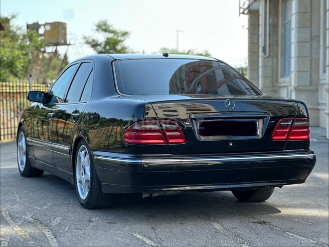 Mercedes E 320-6