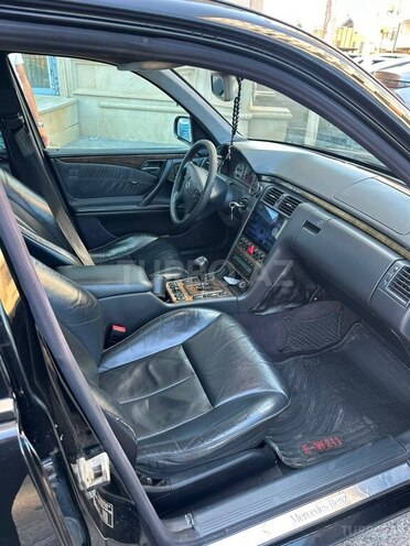Mercedes E 320-10