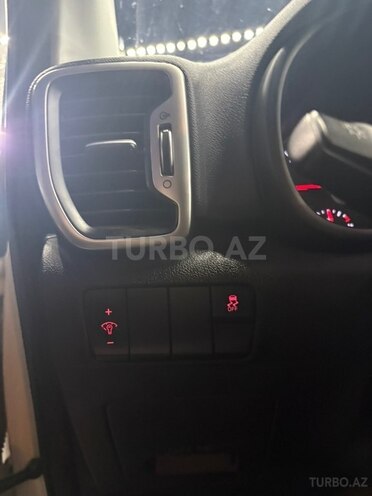 Kia Sportage-12
