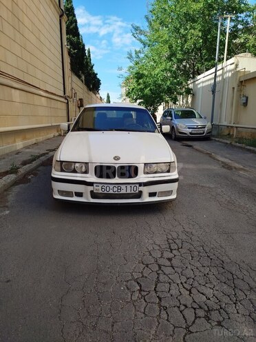BMW 320-1